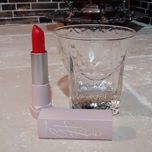 Maybelline Gigi Hadid lipstick (2)